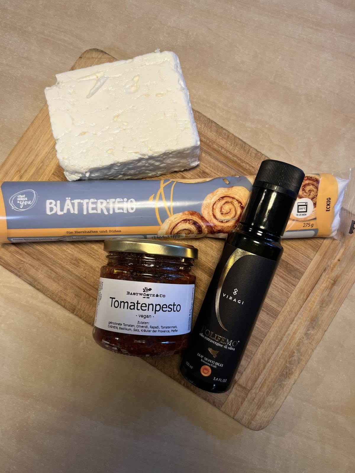 Blätterteigschnecken mit Tomatenpesto und Schafskäse | Feinkost ...