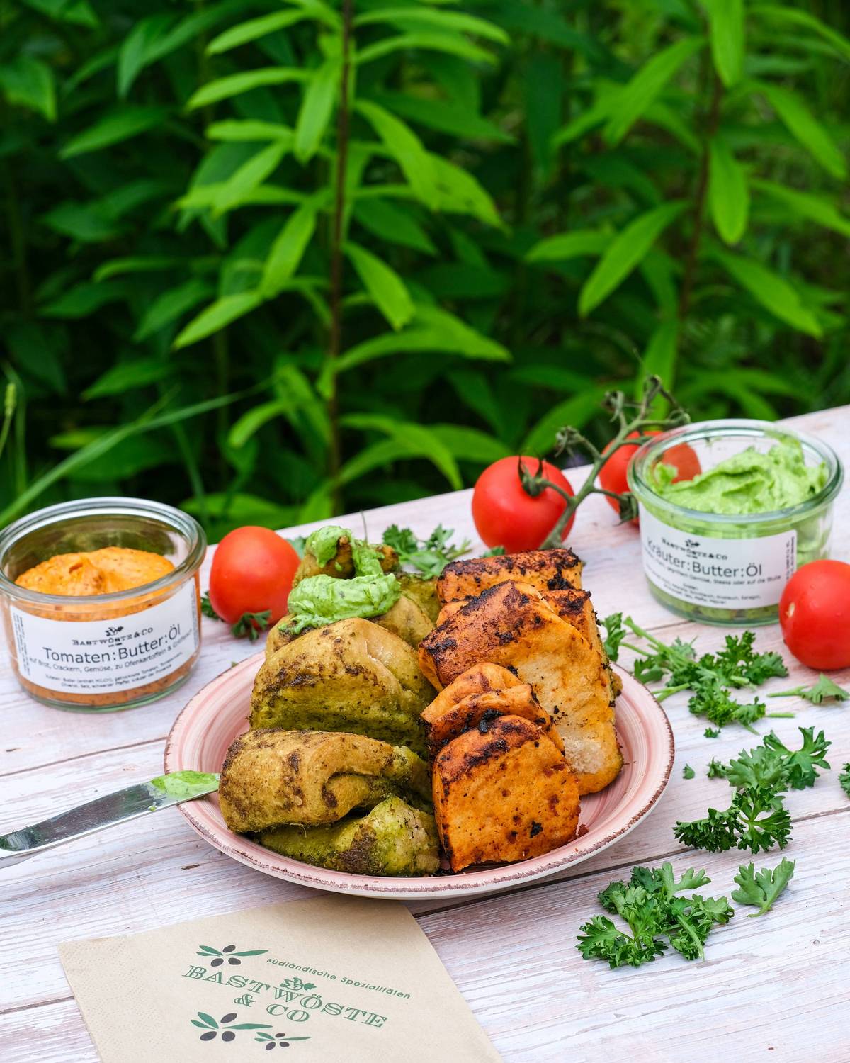 Faltenbrot mit Kräuter- und Tomatenbutter | Feinkost &amp; Spezialitäten