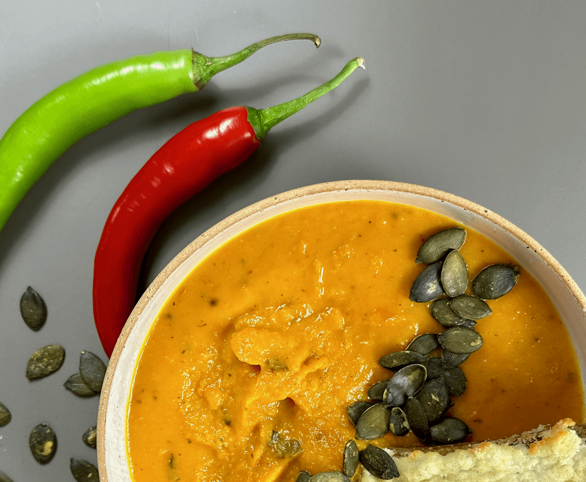Cremige Kürbissuppe mit überbackenem Ciabatta | Feinkost &amp; Spezialitäten