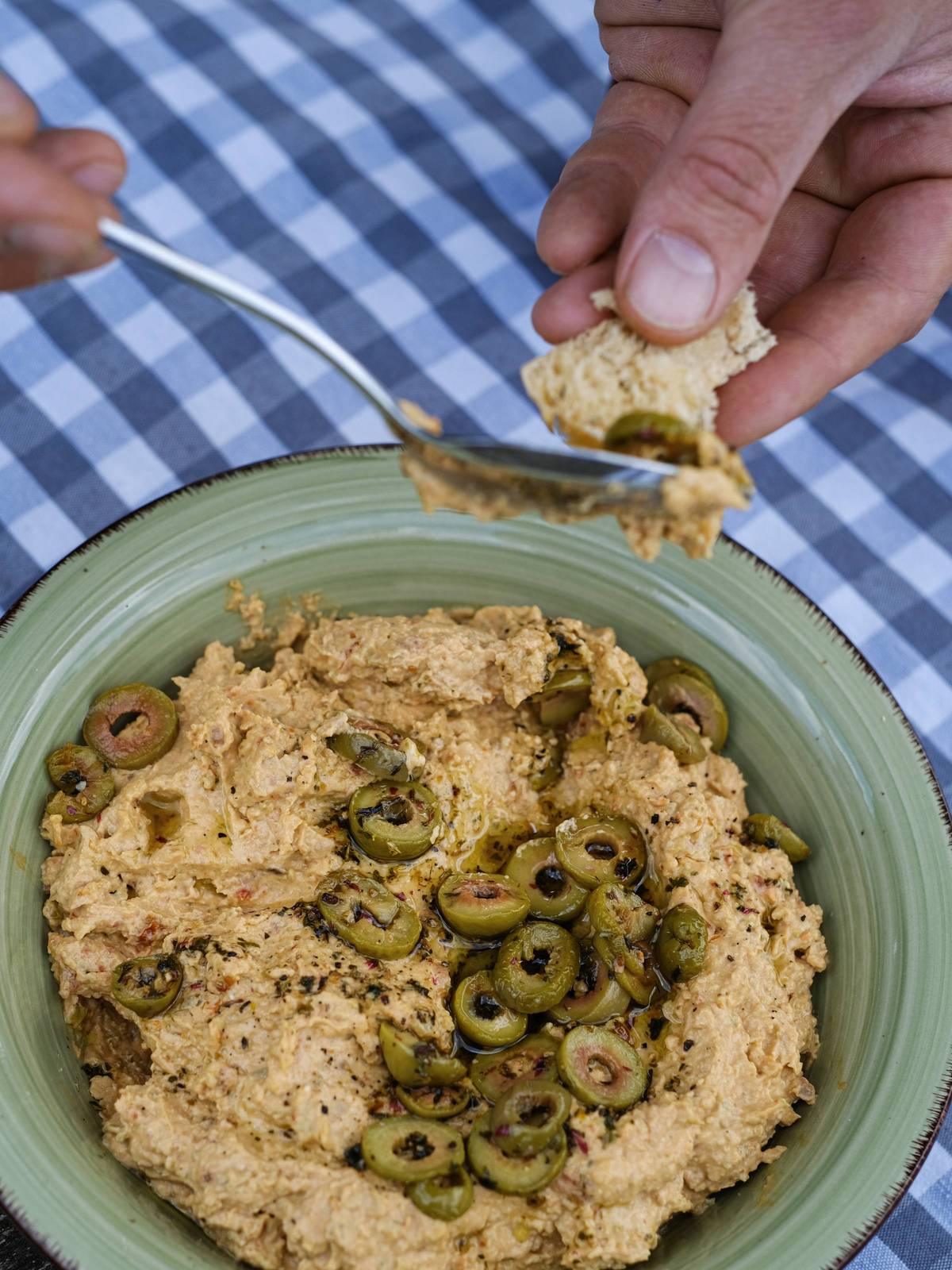 Schafskäse-Oliven-Dip | Feinkost &amp; Spezialitäten