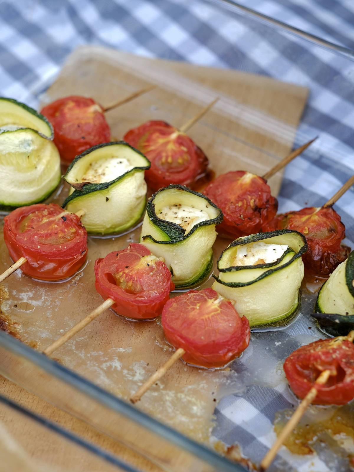 Zucchini-Schafskäse-Tomaten Spieße | Feinkost &amp; Spezialitäten